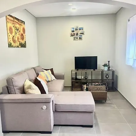 Pergola House - Typical House פורטו