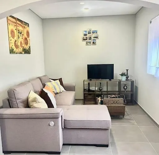 Pergola House - Typical House פורטו